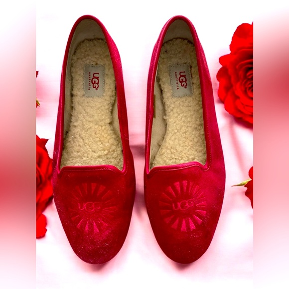 Ugg flats - Picture 1 of 7